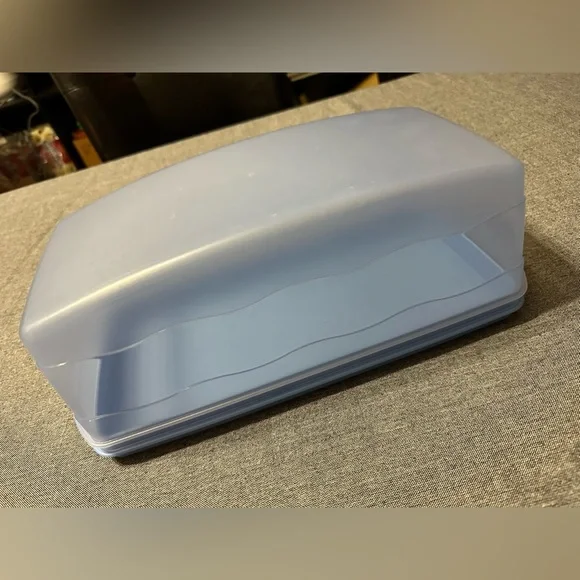 Tupperware HTF Blue Bread Box NEW - Picture 3 of 3